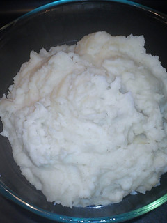 A picture of mmm mash potatoes.