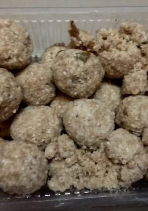 तिल के लड्डू (til ke ladoo recipe in Hindi) रेसिपी मुख्य फोटो