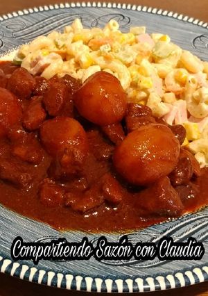 Una foto de Mixto de carne en adobo🌺