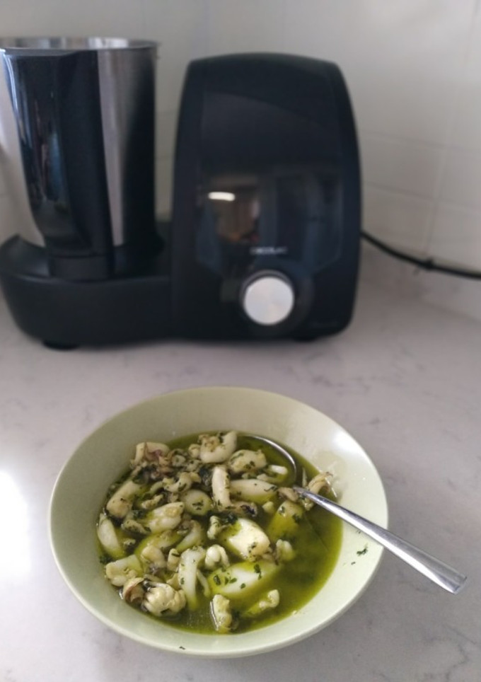 Una foto de Sepia en salsa verde con Mambo Cecotec