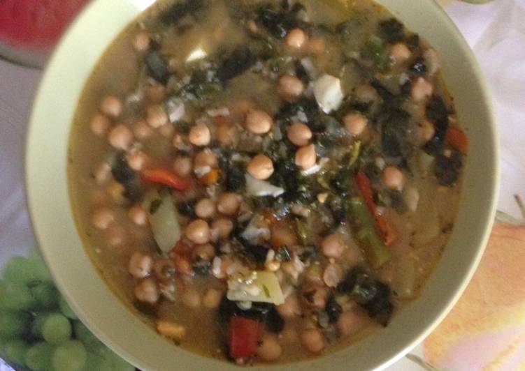 Potaje de garbanzos con bacalao de castilla