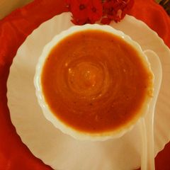 A picture of Cream of tomato soup.
