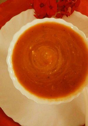 A picture of Cream of tomato soup.