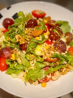 Una foto de Ensalada de trigo tierno con vinagreta de miel y mostaza 🌾 🍯