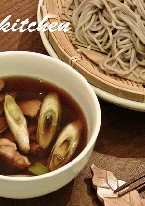 A picture of Duck Seiro Style? Chicken Dipping Soba Noodles.
