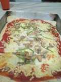 Pizza vegetariana con masa de orégano