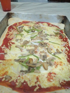 Una foto de Pizza vegetariana con masa de orégano