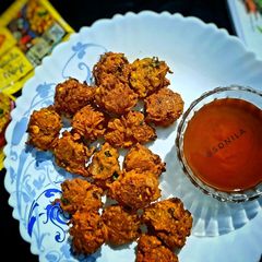 A picture of Maggi dal pakoda.