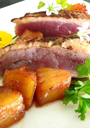 Une photo de Magret de canard poêlé à l'ananas