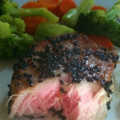 A picture of Tuna with Sesame seed.
