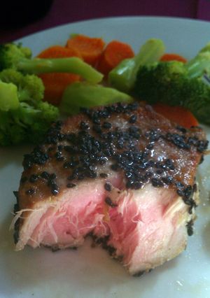 A picture of Tuna with Sesame seed.