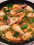 Calamari ripieni con albumi, gamberi e piselli
