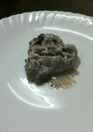 A picture of Vanilla ice cream with oreo.