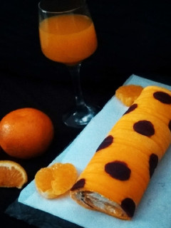 A picture of Orange Roll Cake.
