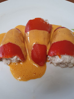 Una foto de Pimientos rellenos de queso crema y atún