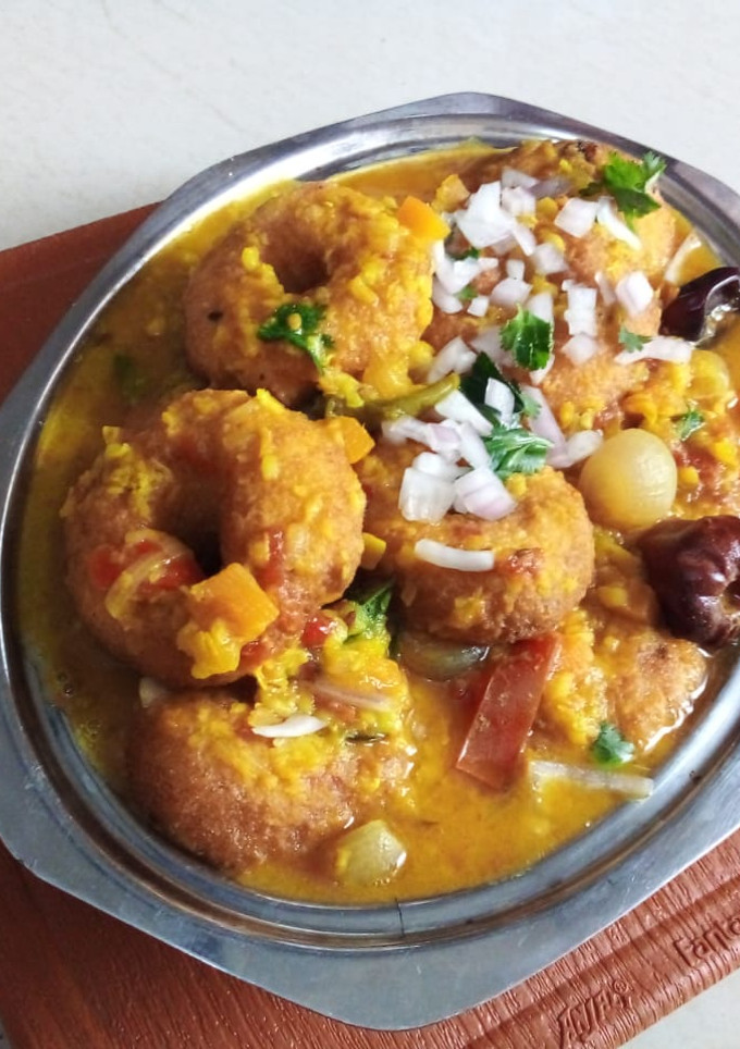 சாம்பார் வடை (Sambar vadai recipe in tamil) செய்முறை முக்கிய புகைப்படம்