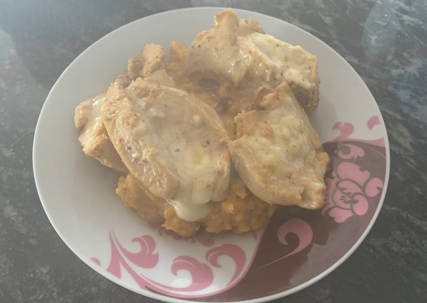 Pollo a la cerveza y miel, con puré de papas y batatas