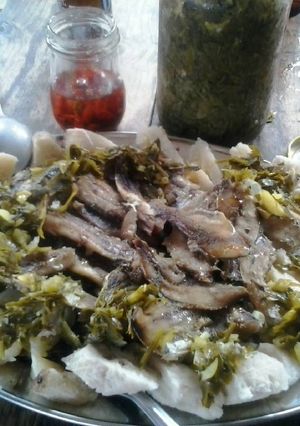 Una foto de Sardinas al horno con topocho y chimichurri picante