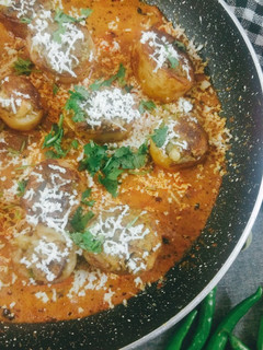 बनारसी दम आलू (banarasi dum aloo recipe in Hindi) रेसिपी मुख्य फोटो