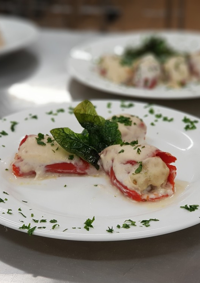 Una foto de Pimientos del piquillo rellenos de merluza