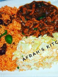 Jollof din shinkafa,shredded beef sauce da potato salad ainihin hoton girkin