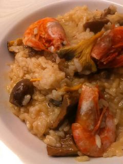 Una foto de Arroz cremoso con setas y gambas