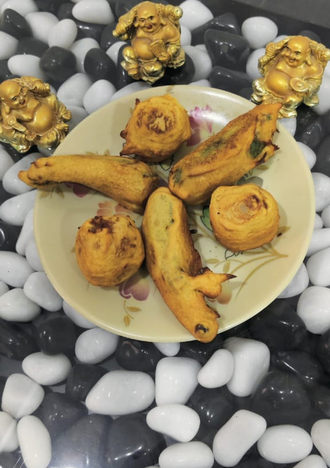 ભરેલા મરચાં ના ભજીયા (Bharela Marcha Bhajiya Recipe In Gujarati) રેસીપી મુખ્ય ફોટો