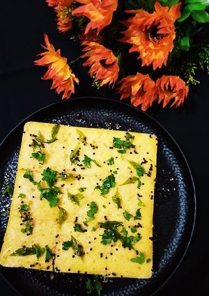 खमण ढोकला (khaman dhokla recipe in Hindi) रेसिपी मुख्य फोटो
