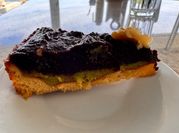 Una foto de crema de chocolate y avellanas