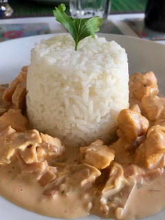 Una foto de Strogonoff de pollo