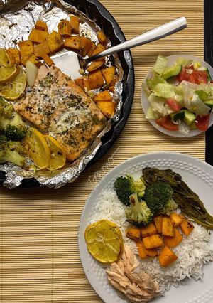 Oven baked salmon, sweet potatoes and broccoli রেসিপির প্রধান ছবি