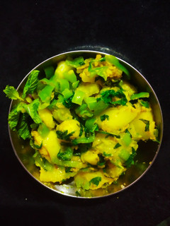 ફુદીના પટેટો(phudino potato recipe in gujarati) રેસીપી મુખ્ય ફોટો