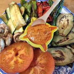 Una foto de Parrillada de verduras con romesco