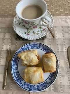 รูปของ Sausage rolls (พายไส้กรอก) ยามบ่าย