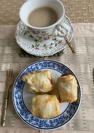 รูปของ Sausage rolls (พายไส้กรอก) ยามบ่าย