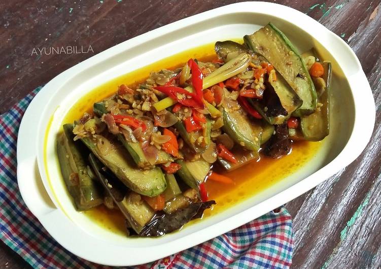 🍆jukut tuung timbung (terong masak bumbu bali)