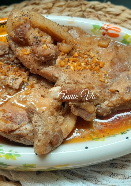 Hình của món Sườn cốt lết rang.