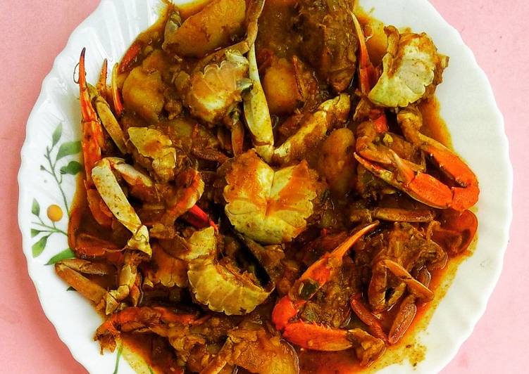 Steps to Prepare Quick Spicy Crab (kakrar Jhal)
