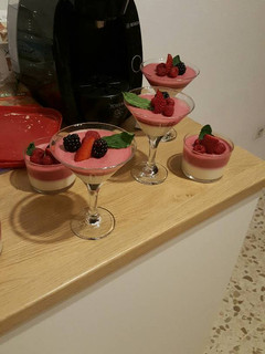 Una foto de Mousse de moras y yogurt