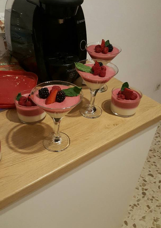Una foto de Mousse de moras y yogurt