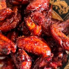 A picture of KFC-like sticky fried wings.
