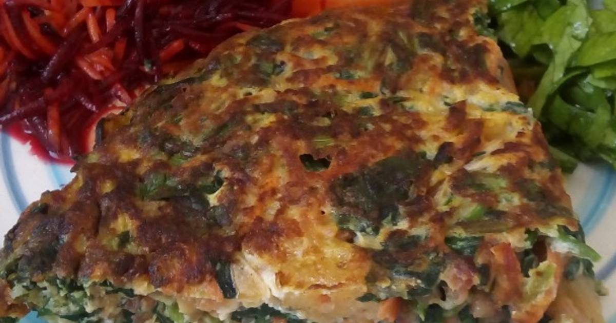 Tortilla de espinaca, betarraga, zanahoria, papa y cebolla caramelizada
