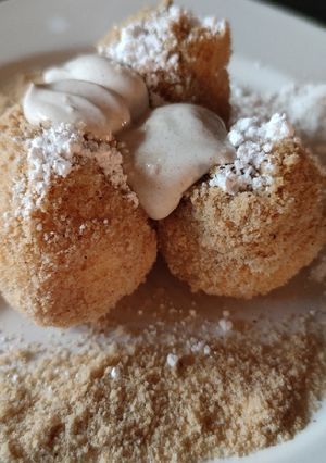 Könnyed túró gombóc-fahéjas tejföllel recept fotója