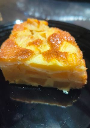 Une photo de Gâteau moelleux aux pommes Pink Lady