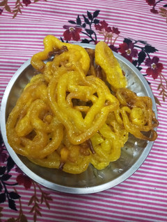 क्रिस्पी जलेबी (Crispy Jalebi recipe in hindi) रेसिपी मुख्य फोटो