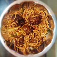 A picture of Veg Manchurian noodles 😋.