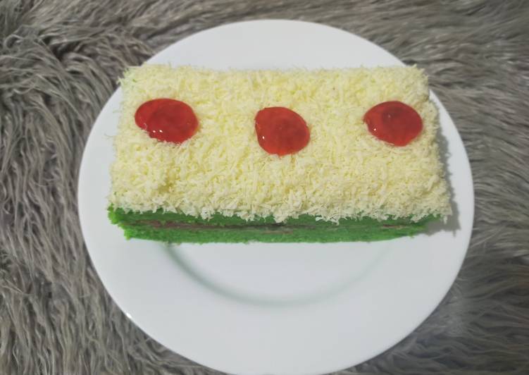 Langkah Mudah untuk Menyiapkan Bolu pandan simple yang Bikin Ngiler