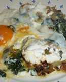 Huevos en nido de espinacas