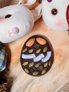 Una foto de Figura de chocolate con forma de huevo 🥚"Huevo de Pascua" versión saludable, nutritiva y fácil