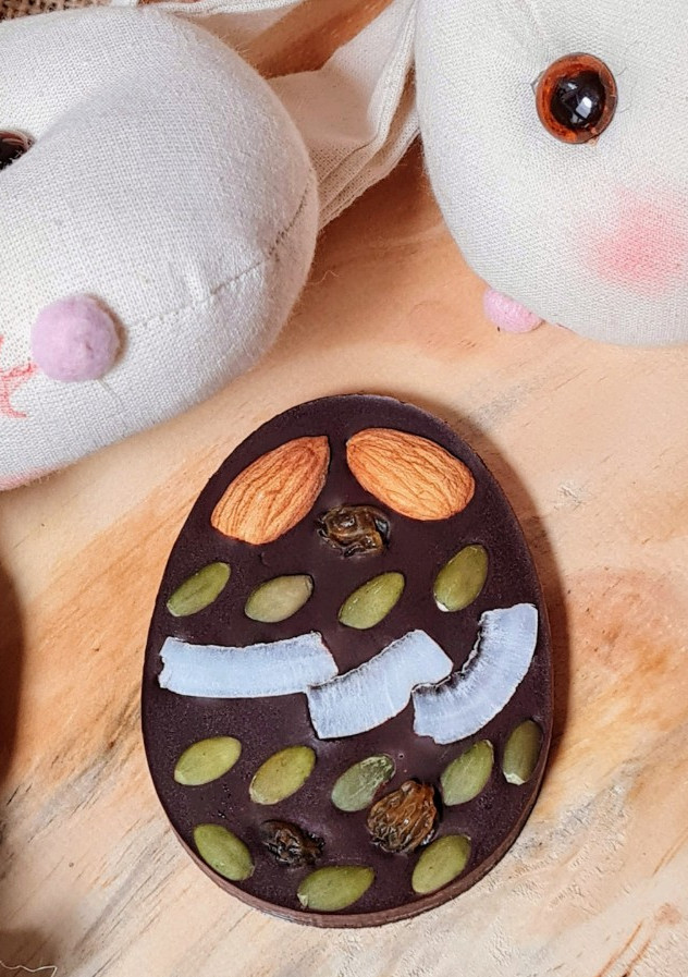 Una foto de Figura de chocolate con forma de huevo 🥚"Huevo de Pascua" versión saludable, nutritiva y fácil